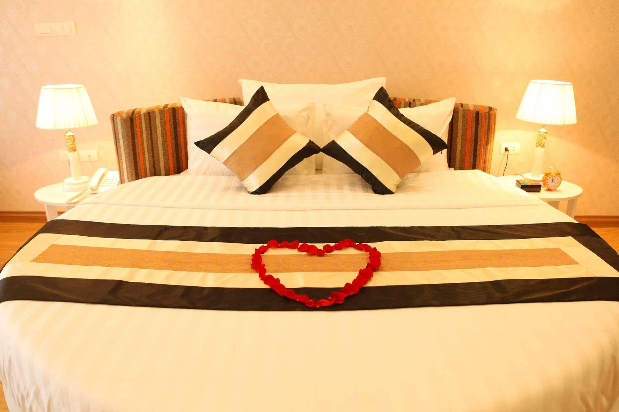 Splendid Star Suites Hotel Hanói Quarto foto
